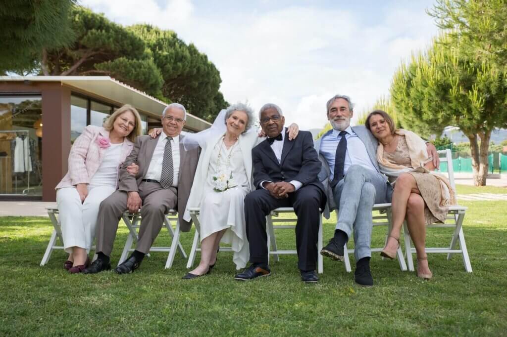 結婚式に出席するゲスト