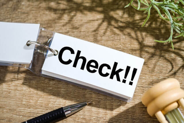 Checkと書かれた暗記カード