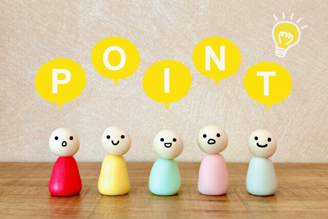 5つのかわいい木の人形がそれぞれPOINTと話しているように吹き出しが表示