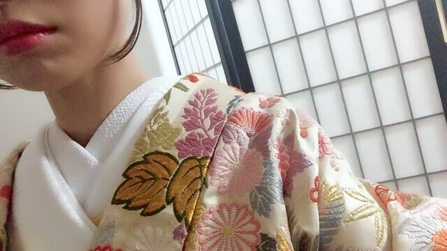 和装姿の新婦