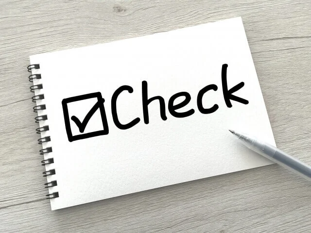 CHECKと書かれたメモ帳