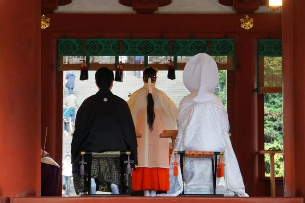 神社での挙式を取りに行っている
