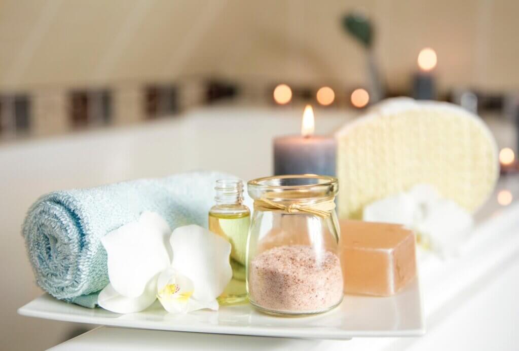 バス用品セットとタオル、アロマグッズ