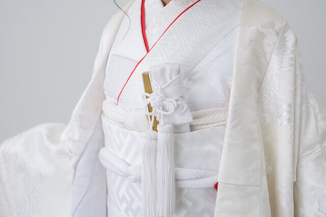 白無垢姿の新婦の胸元