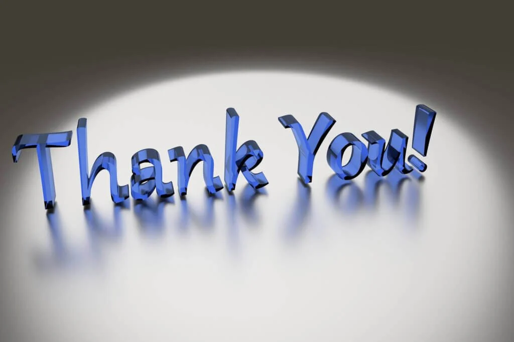 Thank You!を模られた青紫のプラスチックの文字
